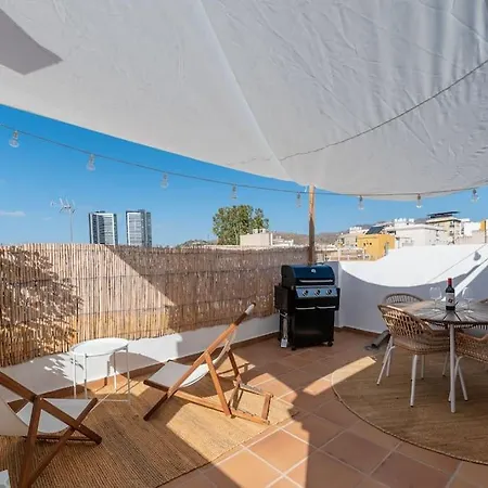 Urban Charm Rooftop With Vista